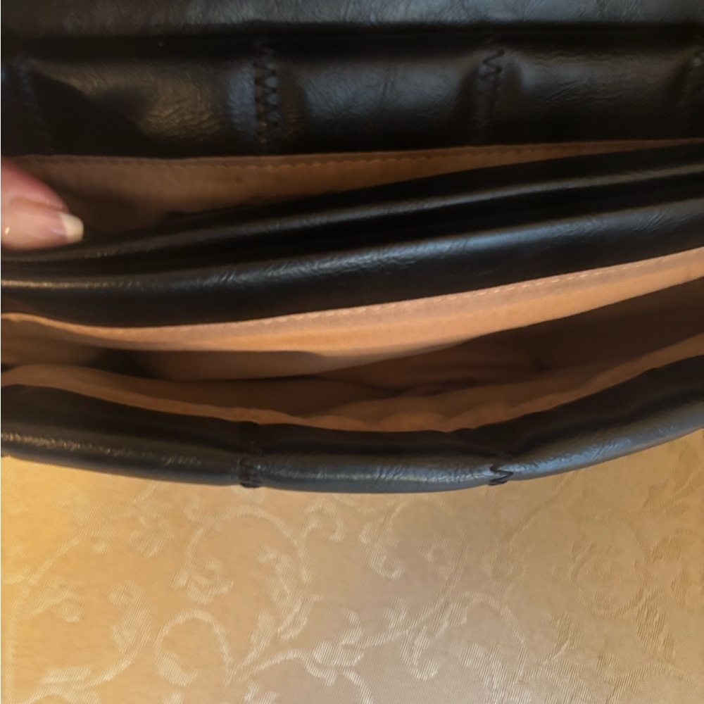 Chic Black Vegan  Leather Shoulder Bag with Chain Strap - Picture 4 of 6